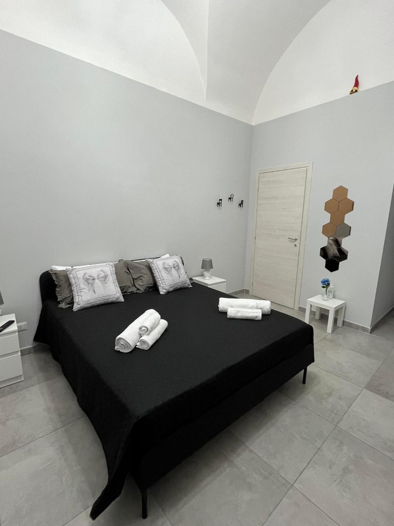 Casa Vacanze I 4 Diamanti Room 1 Catania Bagian luar foto