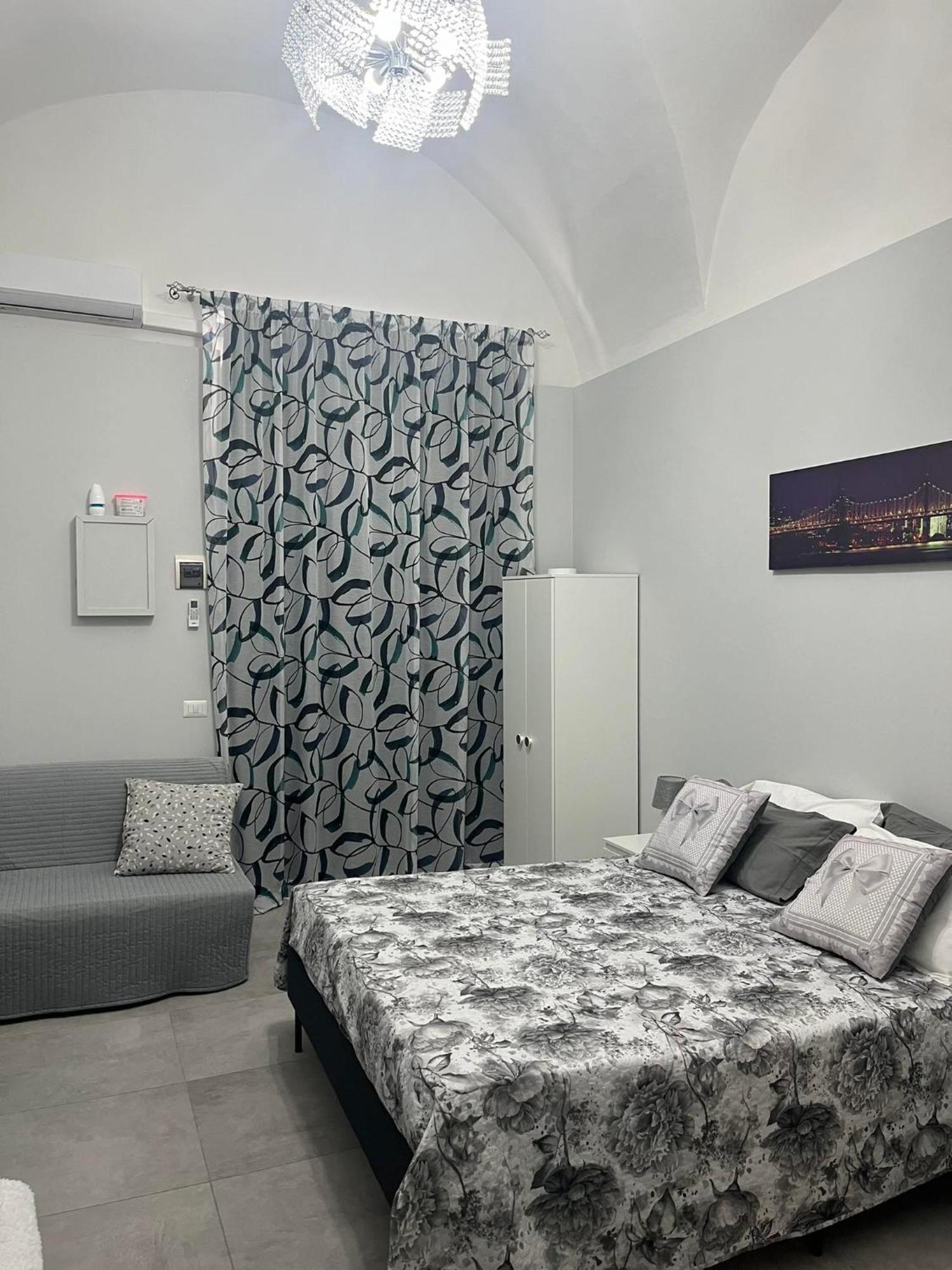 Casa Vacanze I 4 Diamanti Room 1 Catania Bagian luar foto