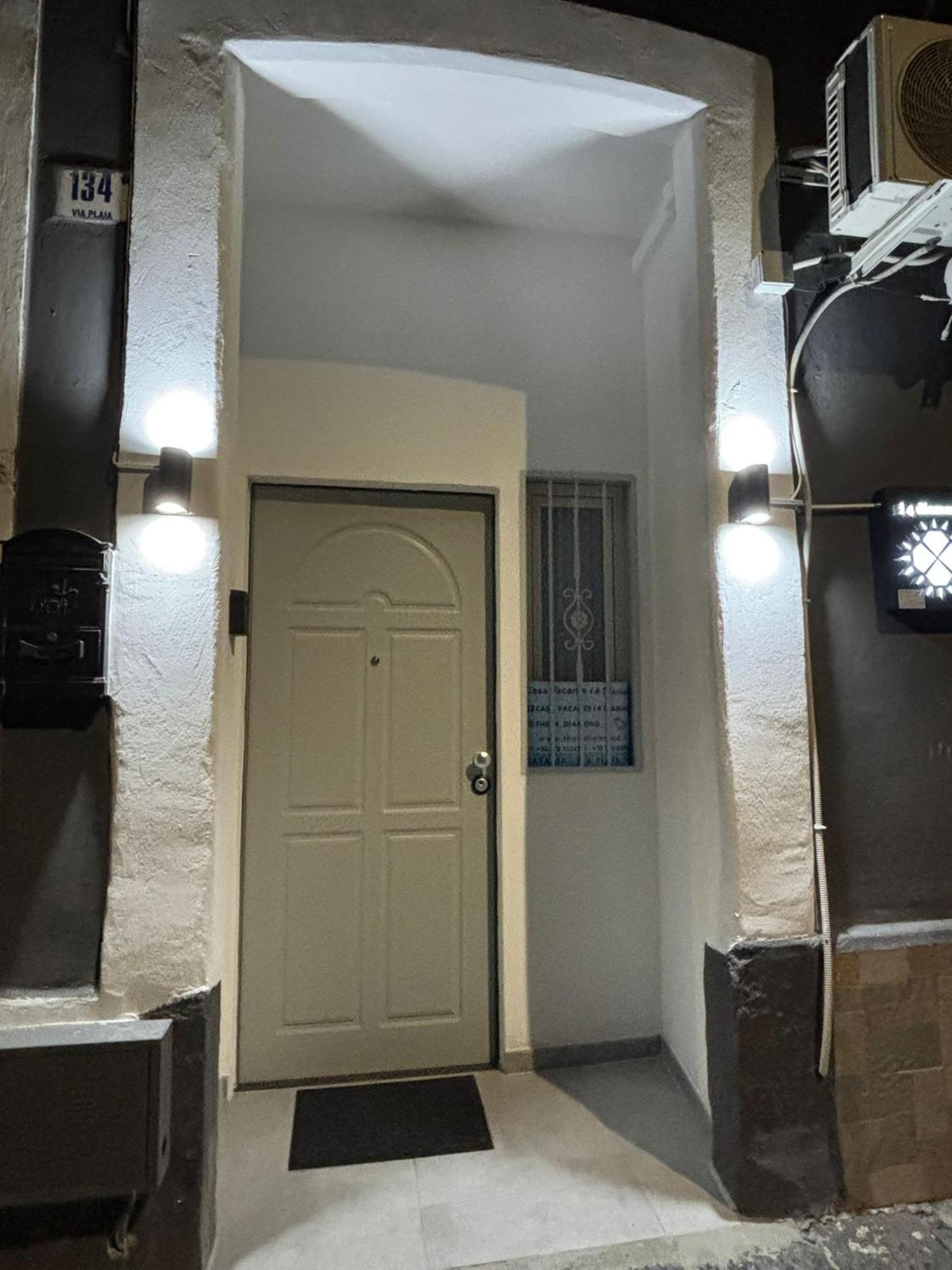 Casa Vacanze I 4 Diamanti Room 1 Catania Bagian luar foto